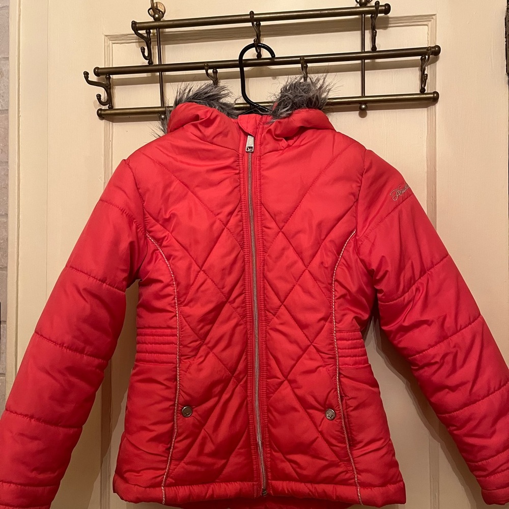 Little girl’s ski jacket